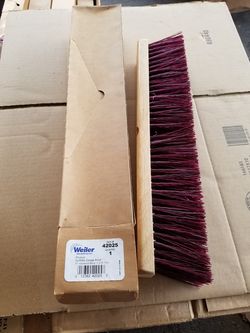 New Push broom / brush 18in . No handle.