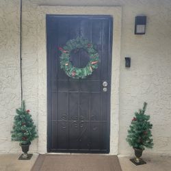 Christmas 4 Piece Prelit Set ‼️PICKUP LINDSAY ‼️