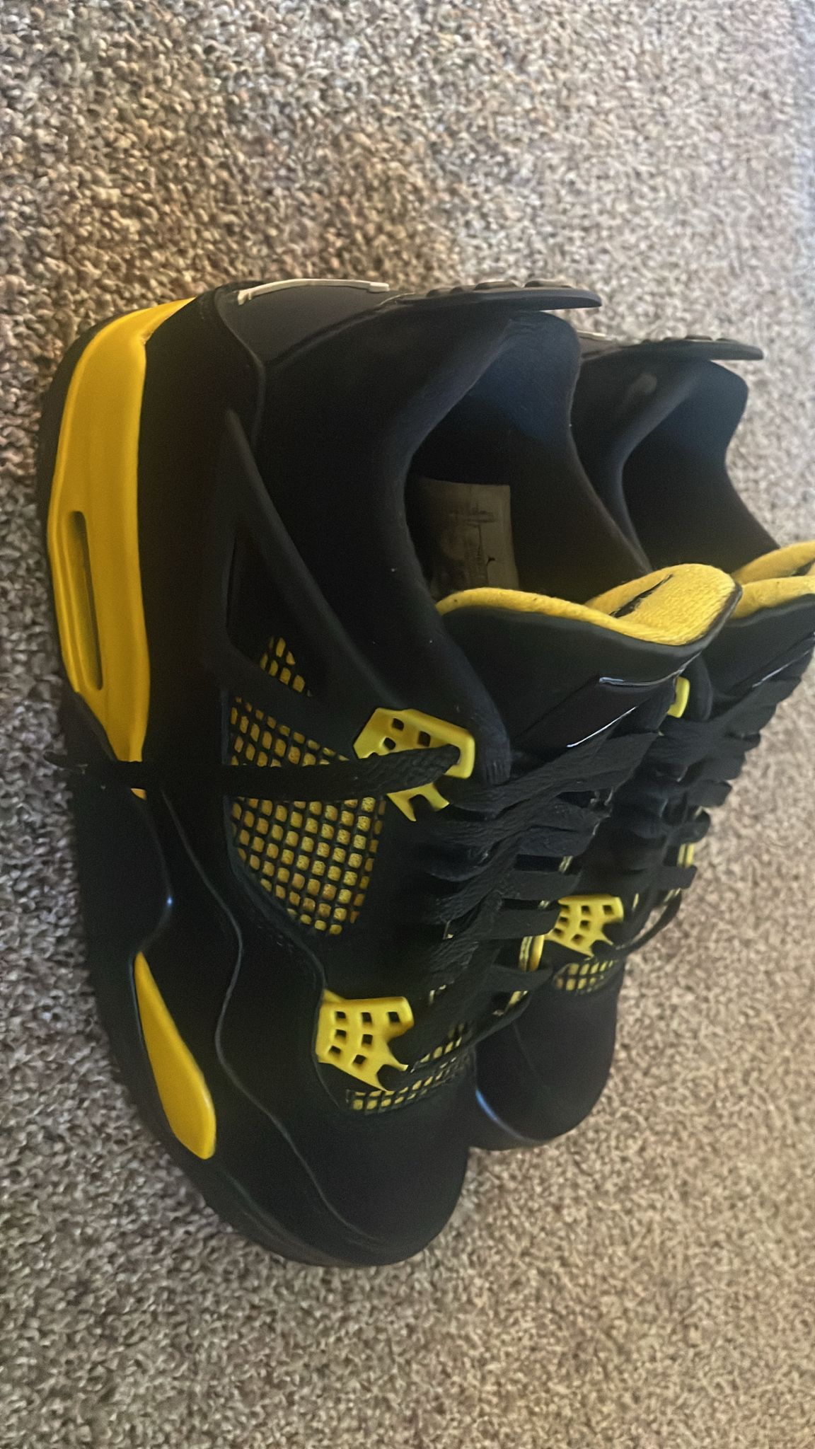 Jordan 4 retro yellow size 8.5