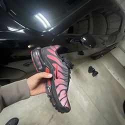 ❗️Nike air maxes reflective red❗️