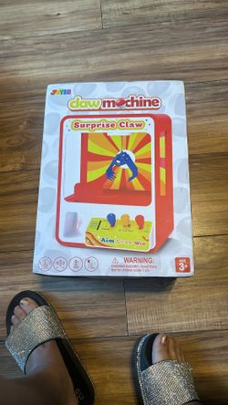 BRAND NEW CLAW MACHINE 