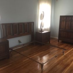 Complete Full Size Bedroom .
