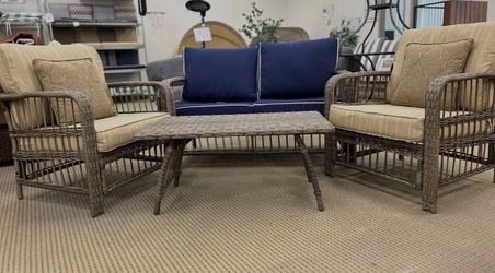Outdoor Patio Set - Wicker 5 Pcs - Like New