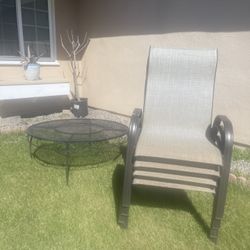 4 Metal Chairs And Iron Table 