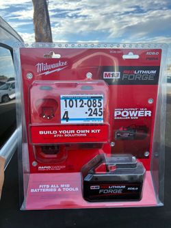 Xc8.0 Milwaukee + Rapid charge brand new