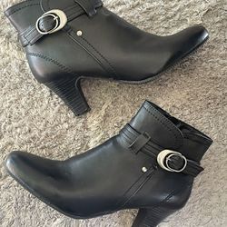 Laura Scott Size 7M Black Heel Booties