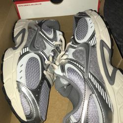 Nike V5 RNR Size 9