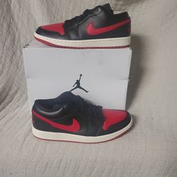 New  Air Jordan  1 Low. Women 10.0  Or Men 8.5 