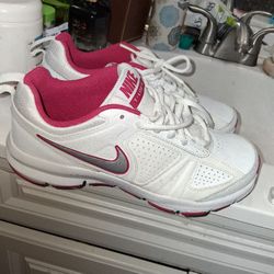 Nike Women Sz 7.5