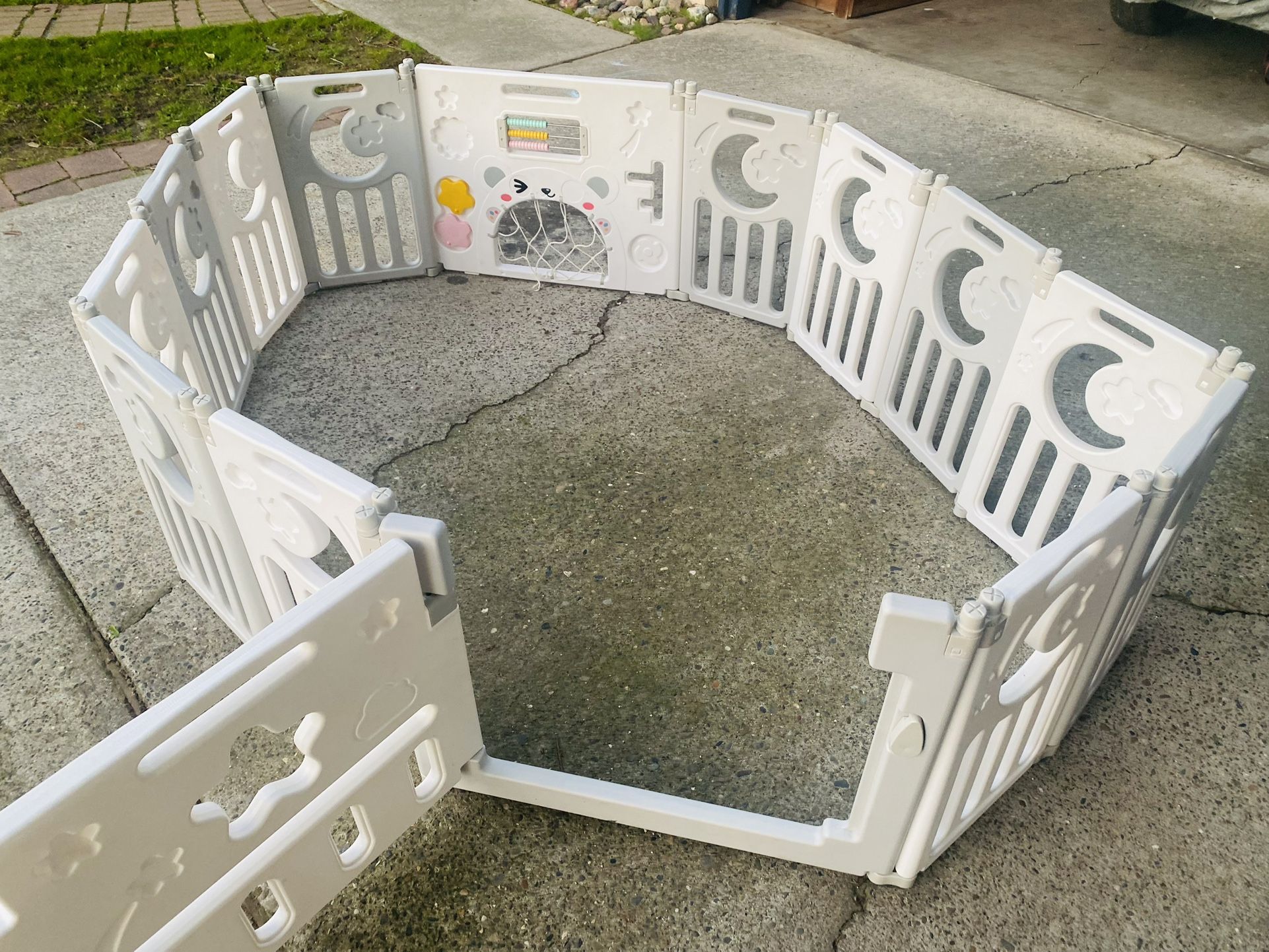Play Pen  By/ Gate