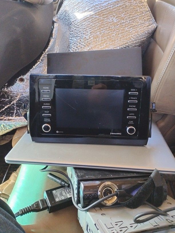 2020-2023 Toyota Camry Display & Receiver ID 86140-06D90 with Navigation OEM