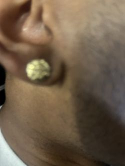 8 Karat Gold Nugget Earring 
