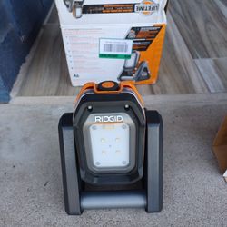 LIGHT RIDGID 18V TOOL ONLY 