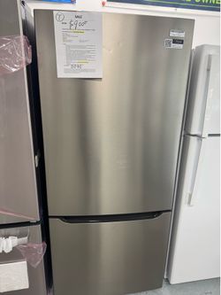 30” wide bottom freezer refrigerator with water and ice