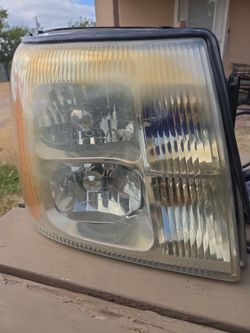 Escalated head lights fits 2002 to 2006