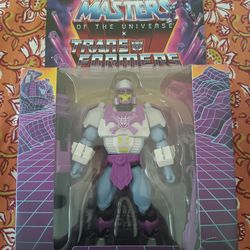 Masters Of The Universe X Transformers Skeletor figure