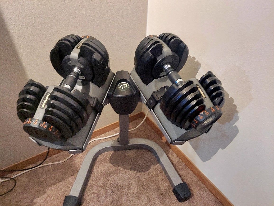 Nautilus Adjustable Dumbbells With Rack