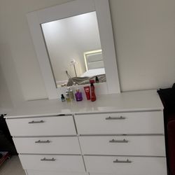 White 6 drawers with mirror