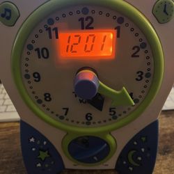 Times Kids Talking Time Electronic Learning LCD Alarm Clock TK-049W Works Great