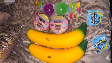 2 squishy bananas, 2super gummy squishy balls and 2 mystery Dumplings