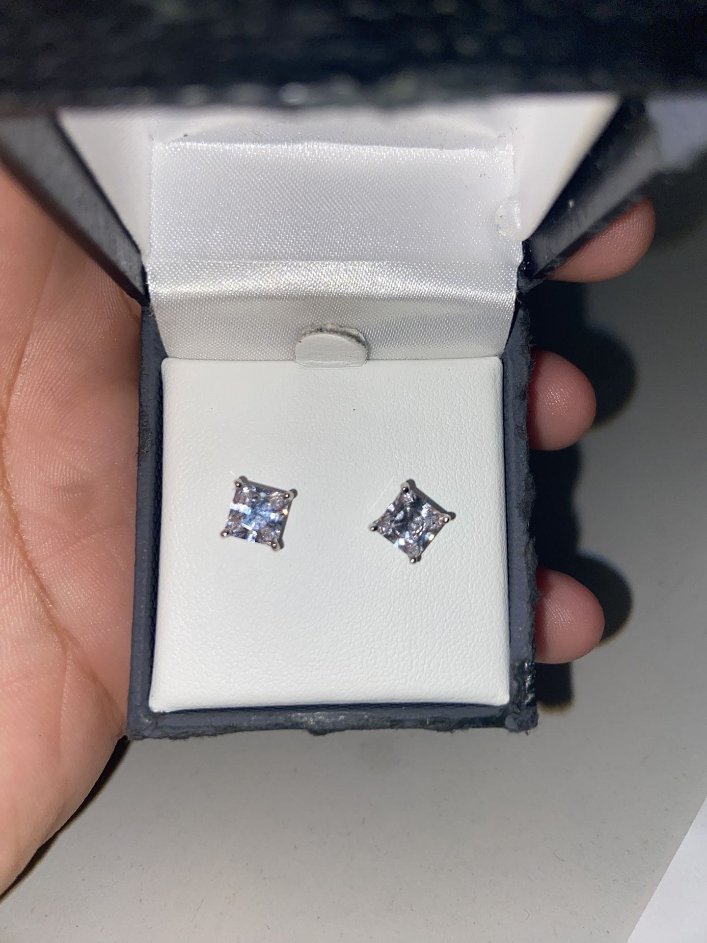 SLVR Earings diamondsart cubic zirconia