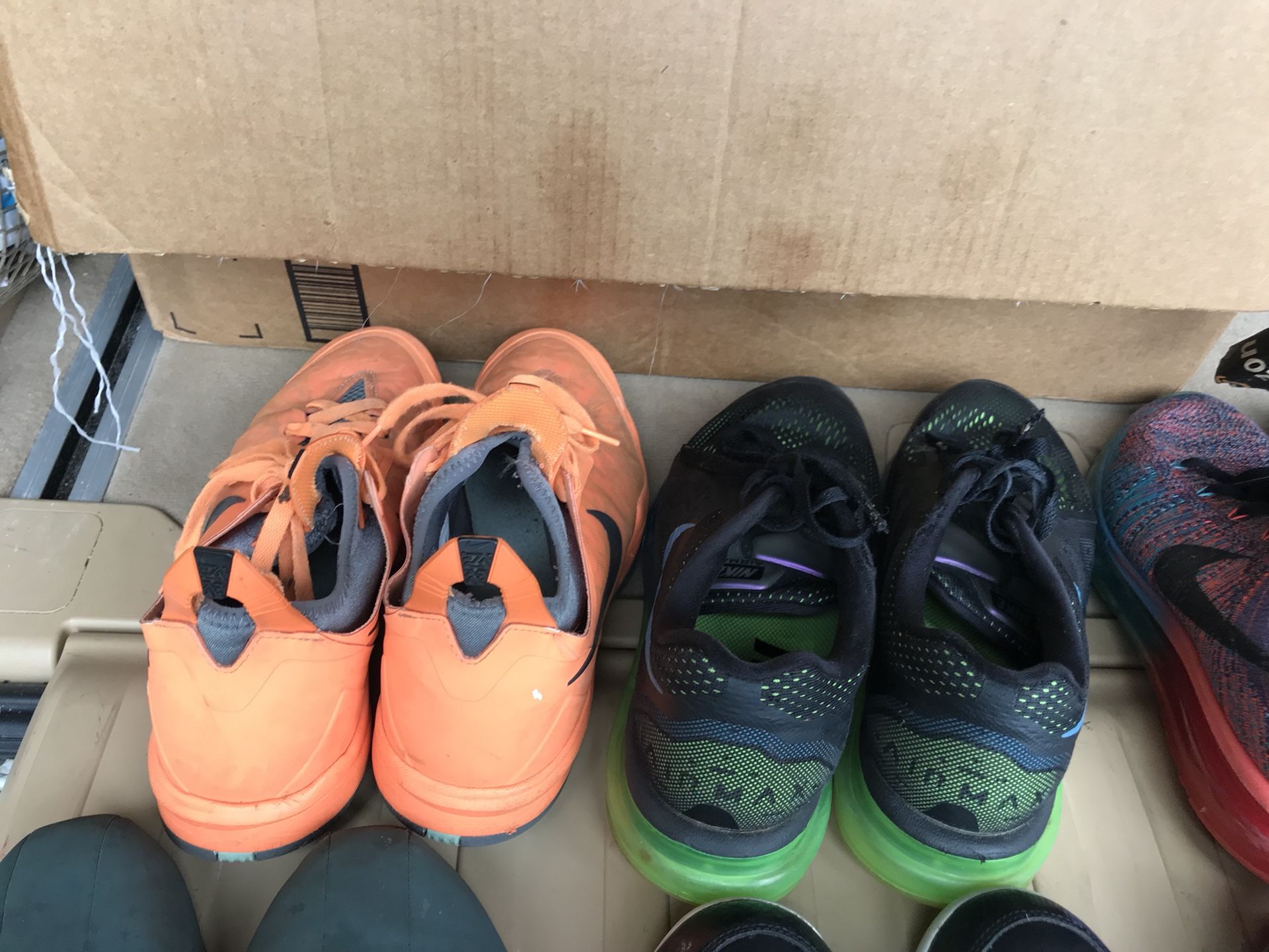 LOT OF 9.5 & 10 & 10.5 NIKE SHOES