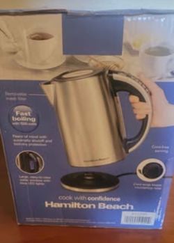 Hamilton Beach 41020C 1.7 Liter Variable Temperature Electric Kettle, Stainless Steel & Bodum Brazil