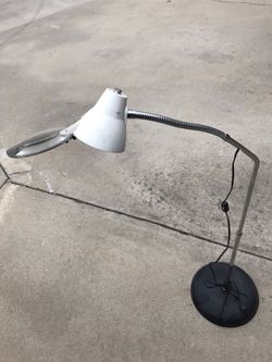 Magnifying lamp extents