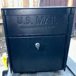 Mail Boss Mailbox, New W/Keys, Manual & Storage Tray