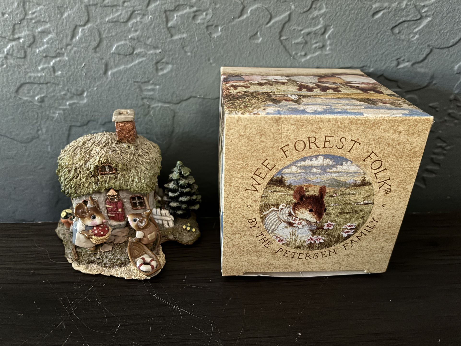 1993 “WEE FOREST FOLK” / Spring Cottage / Petersen Family / Signed / Boxed.