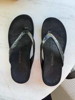 Black Vionic Sandals size 9 (Greenway Rd and Cave Creek Road)