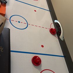 Air hockey table
