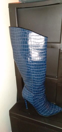 Brand new size 9 stilleto wide calf