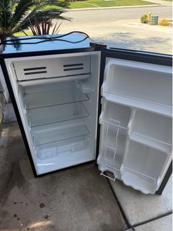 Midea MRM33S8ASL Refrigerator 3.3 cu.ft.
