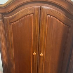 Good Condition Closet