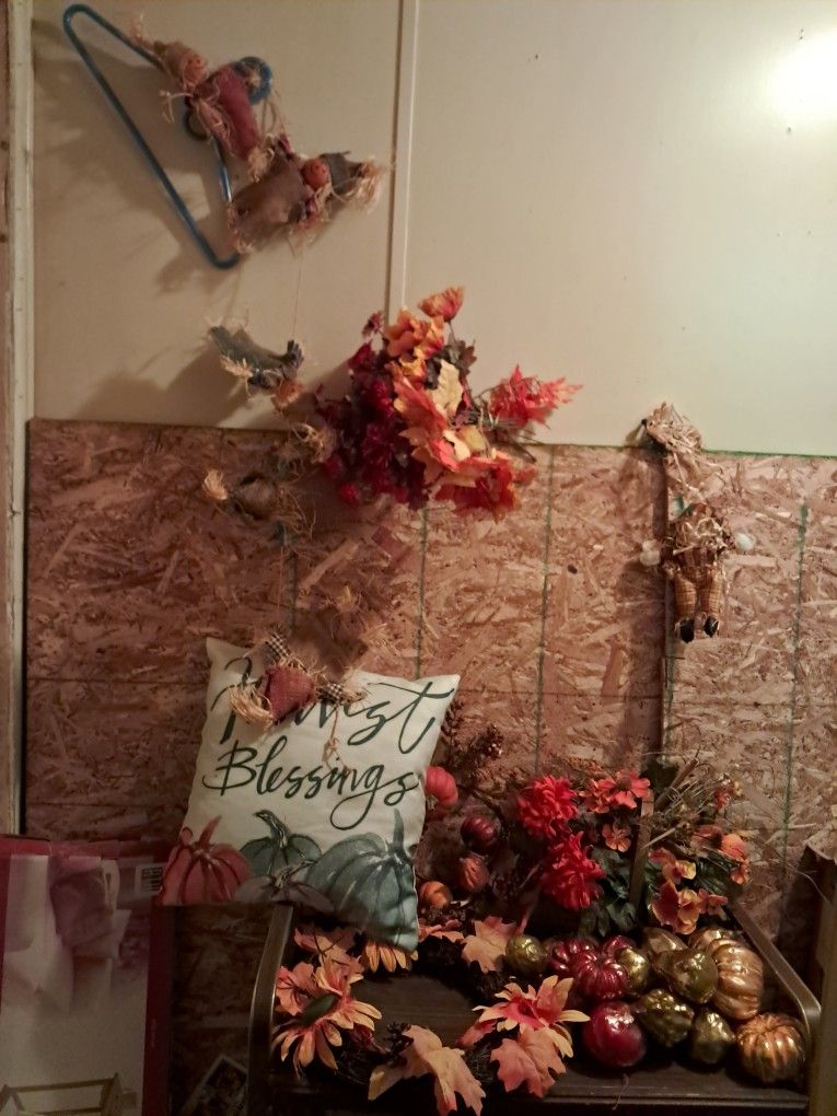 Box Lot Of Twenty Six Assorted Thanksgiving And Fall Decorations Snack Trays Throw Pillow Scarecrows Flower Arrangement Door Wreaths 