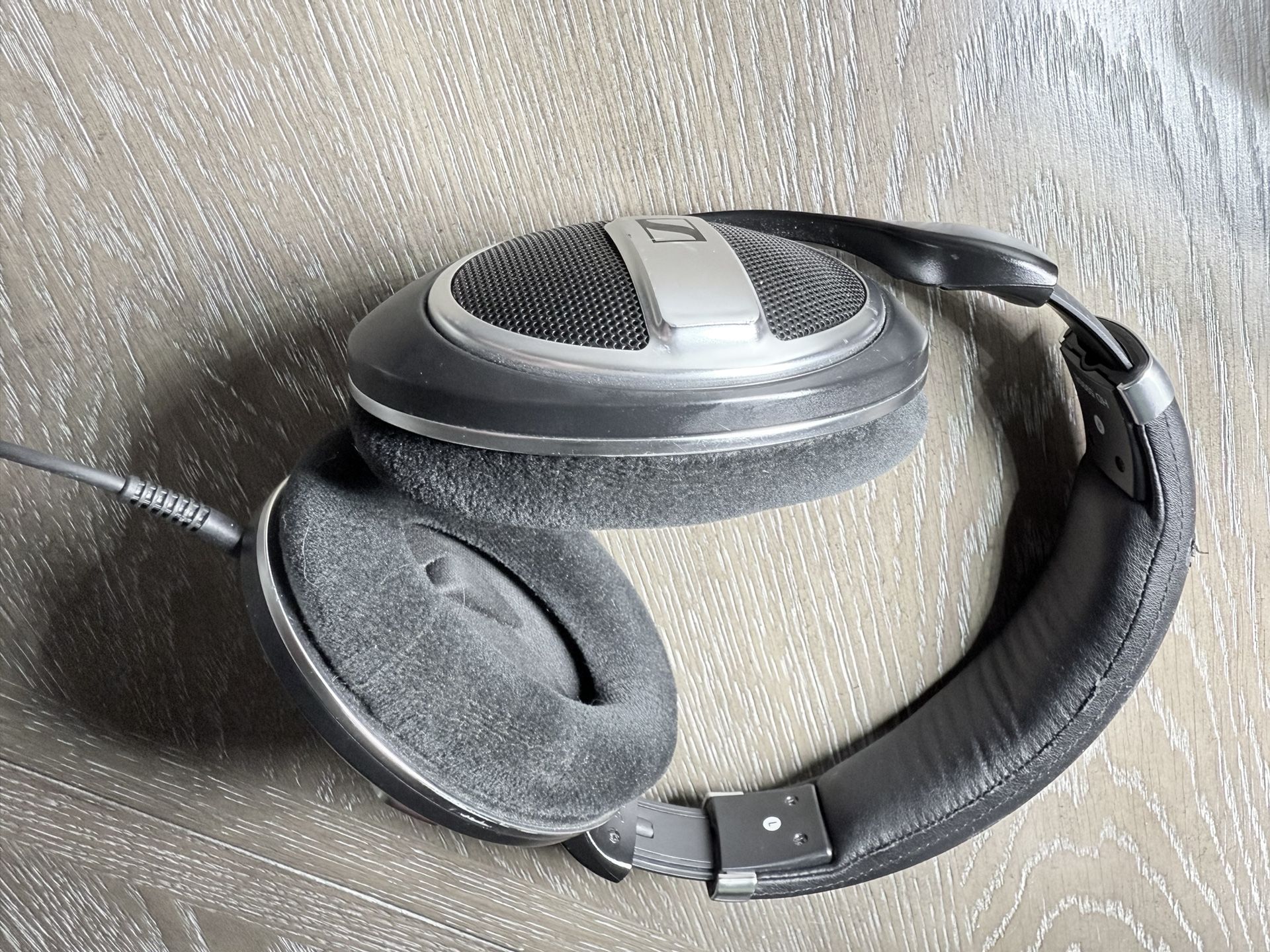 Sennheiser HD 599 – Used Audiophile Headphones – Minor Headband Wear
