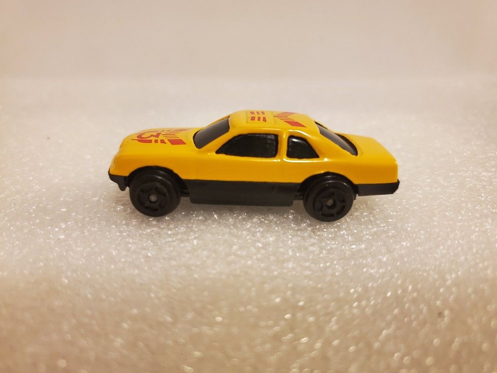 Vintage Ford Sierra 2 Doors 1:64 Scale Unbranded Diecast Car Yellow Collectible