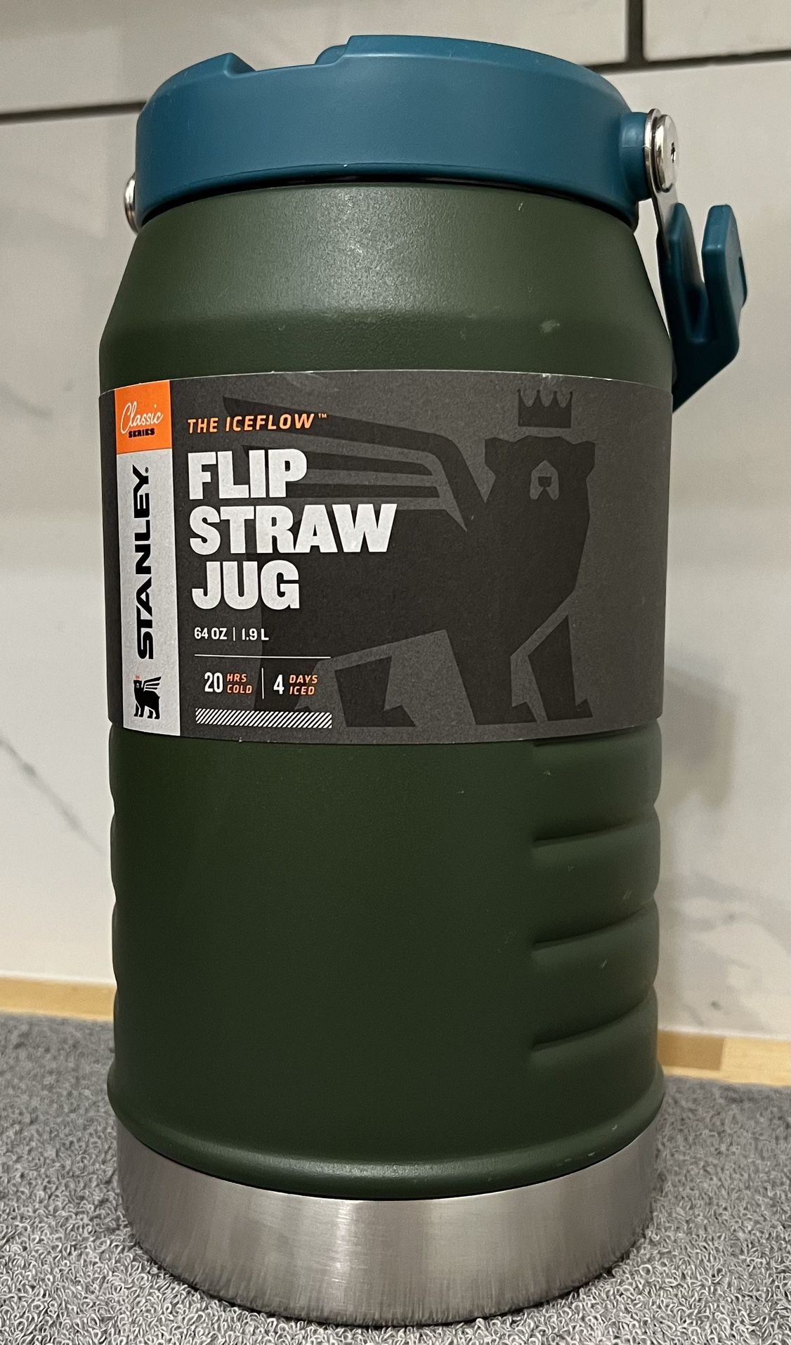 Stanley The IceFlow 64 oz. Flip Straw Jug - Spirulina