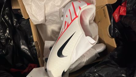 NIKE KIDS SOCCER CLEATS