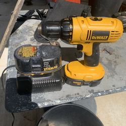 DeWalt Cordless Drill 18 Volt/Taladro De Bateria 