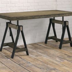 Adjustable Desk/Table 