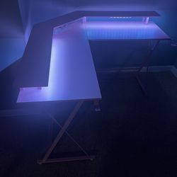 GAMING PINK DESK WITH LIGHTS