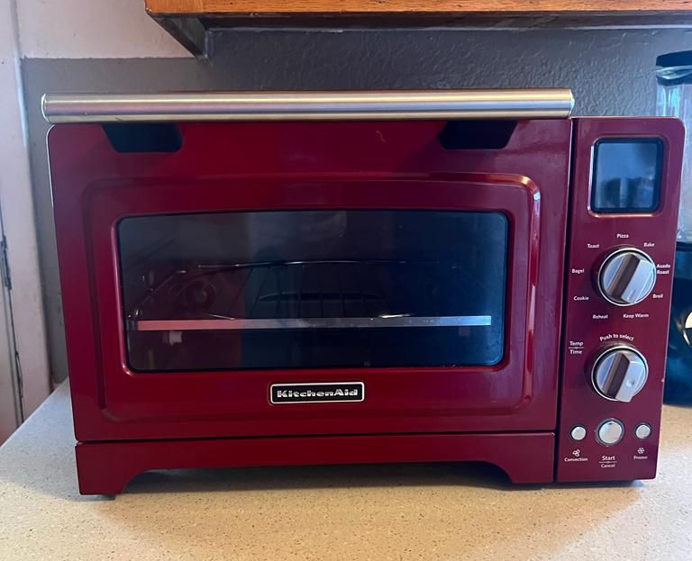 Black & Decker Small Toaster Oven 8 X 15.5 for Sale in Hemet, CA - OfferUp