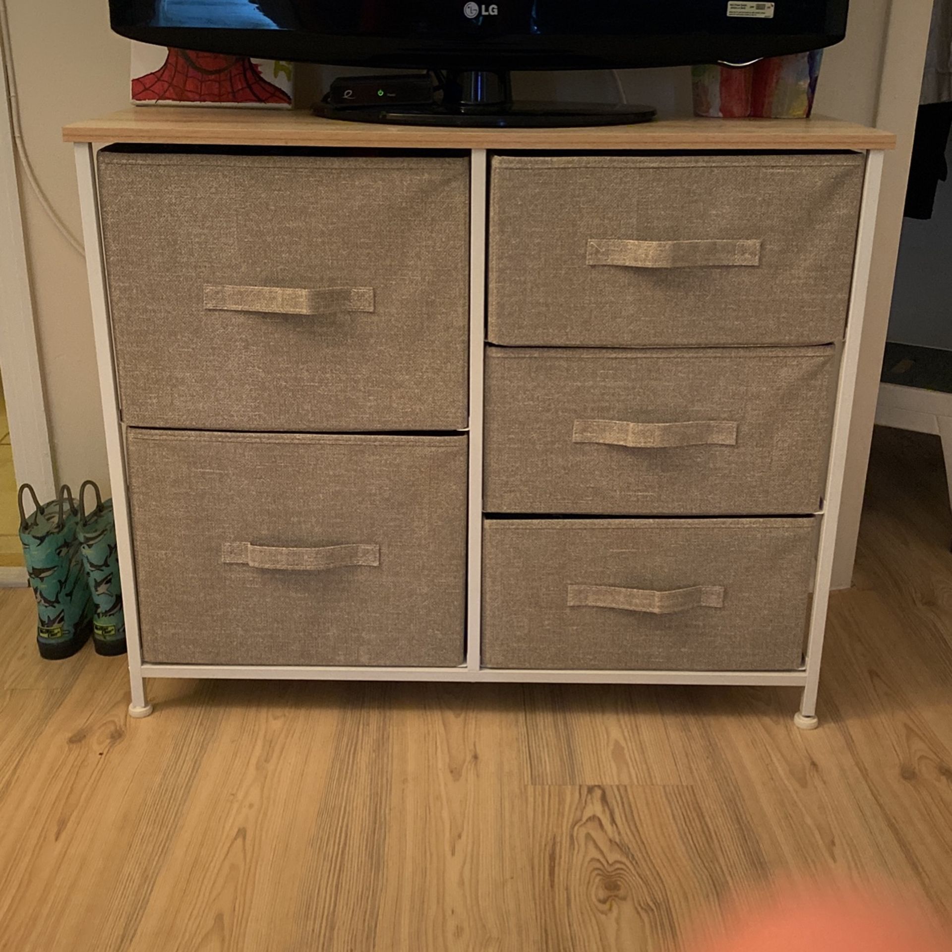 Dresser With 5 Drawers