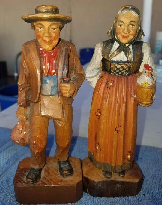 Vintage Wood Hand Carved Man And Woman Figurine B10A045