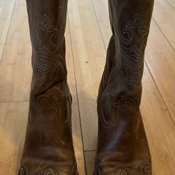 Ariat Women’s Heritage R Toe Western Boots