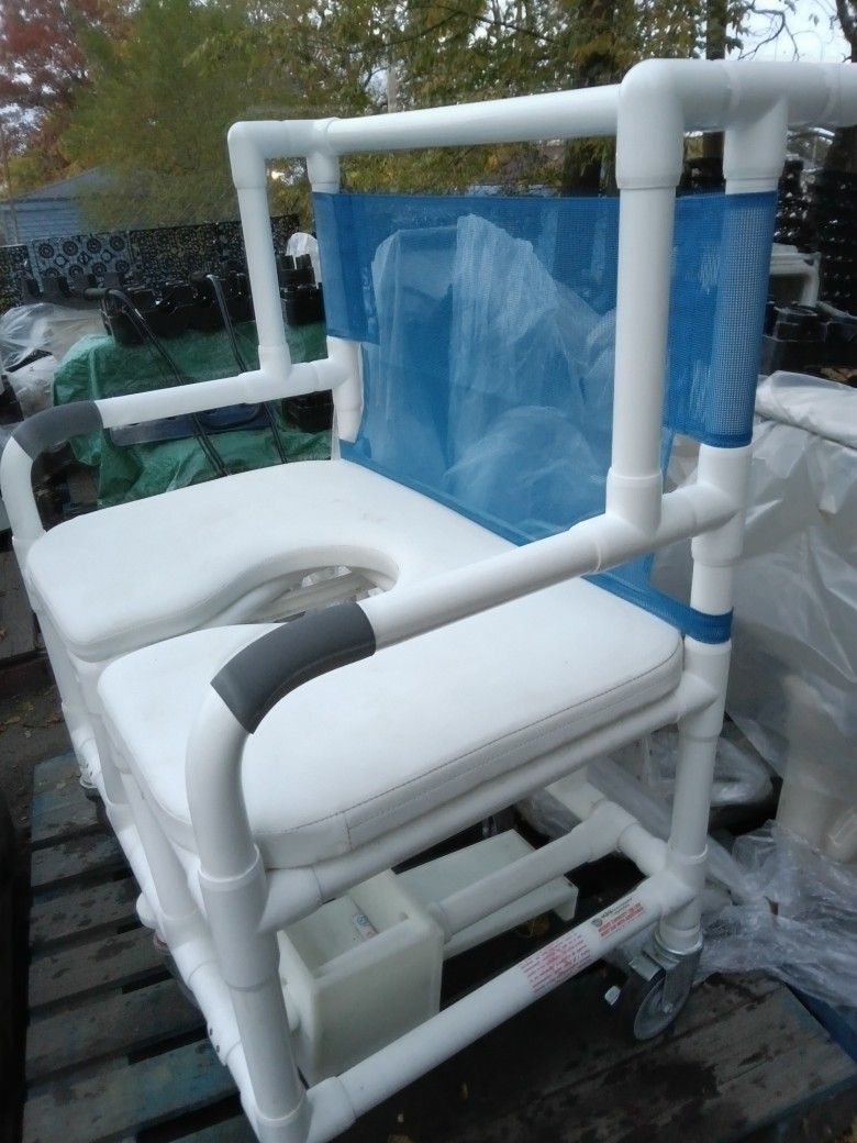 Commercial Handicap Portable Toilet. 42"Lx30" Seat Height