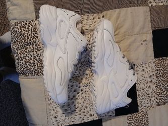 New Fila white sneakers 9.5