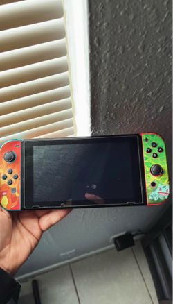 Nintendo switch W/ Travel case